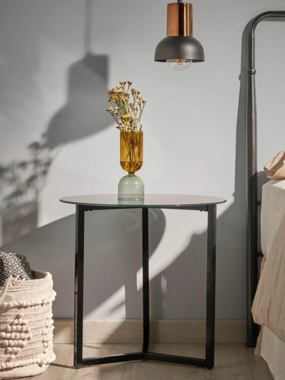 Bijzettafel Raeam met glazen tafelblad^Westwing Discount