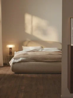 Bouclé gestoffeerd bed Alba met afgeronde hoeken^Westwing Collection Clearance