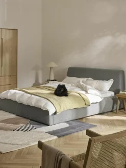 Bouclé gestoffeerd bed Cloud met opbergruimte^Westwing Collection New