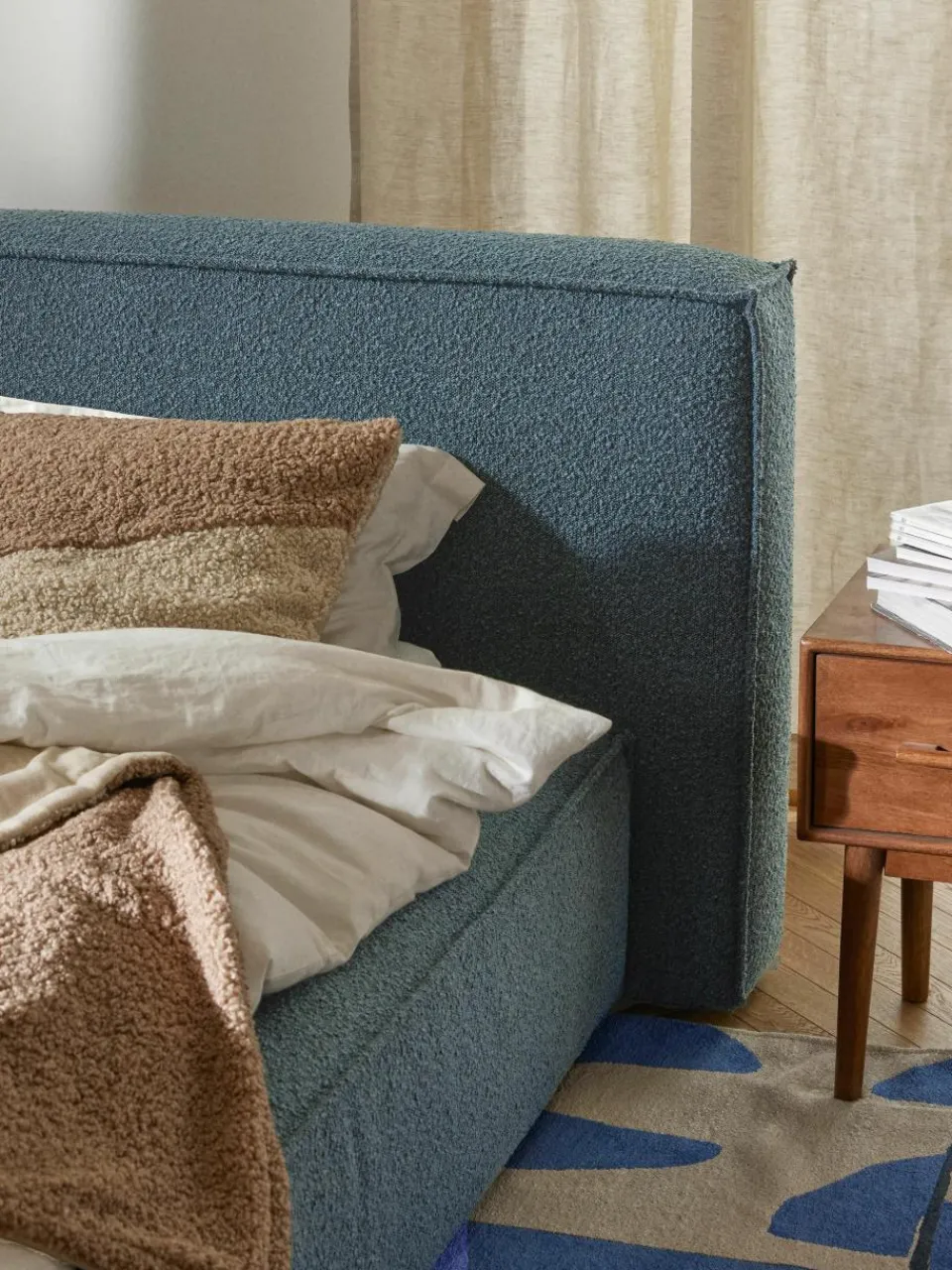 Bouclé gestoffeerd bed Lennon met opbergruimte^Westwing Collection New