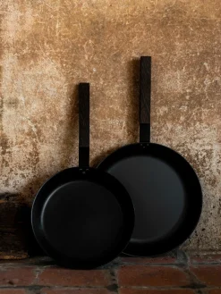Braadpan Black met antiaanbaklaag, in verschillende formaten^knIndustrie Outlet