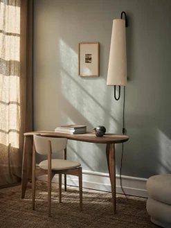 Bureau Feve van walnoothout in organische vorm^ferm LIVING New