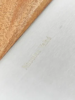 Deegsnijder Puka van acaciahout en edelstaal^Nicolas Vahé Outlet