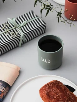 Design beker Favourite DAD/LOVE met opschrift op de voor- en achterzijde^DESIGN LETTERS Outlet