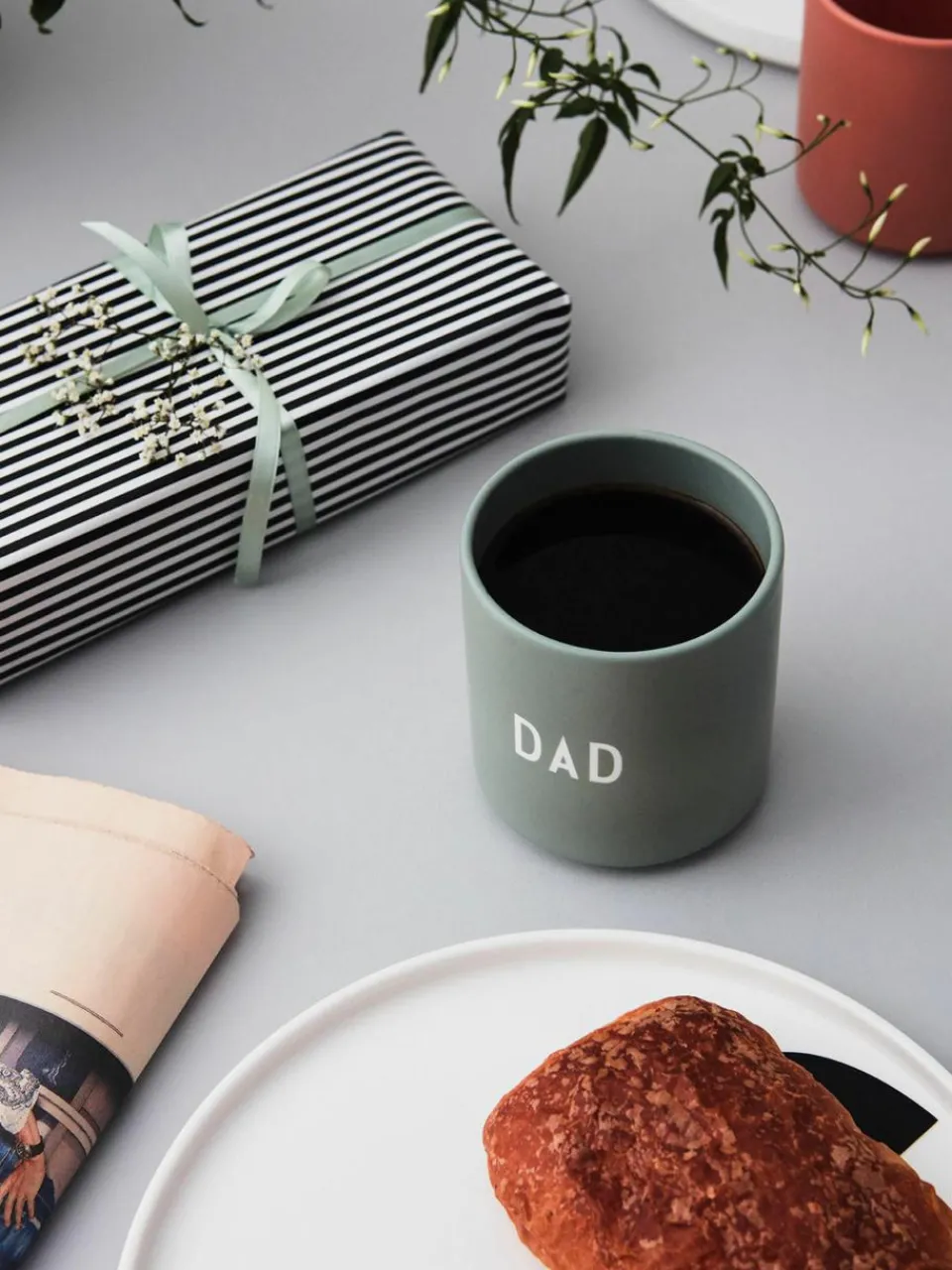 Design beker Favourite DAD/LOVE met opschrift op de voor- en achterzijde^DESIGN LETTERS Outlet