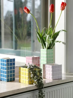 Design vaas Tile met tegellook, H 28 cm^&k Amsterdam Sale