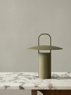 Dimbare LED tafellamp Ray met USB-aansluiting^Audo Copenhagen Best