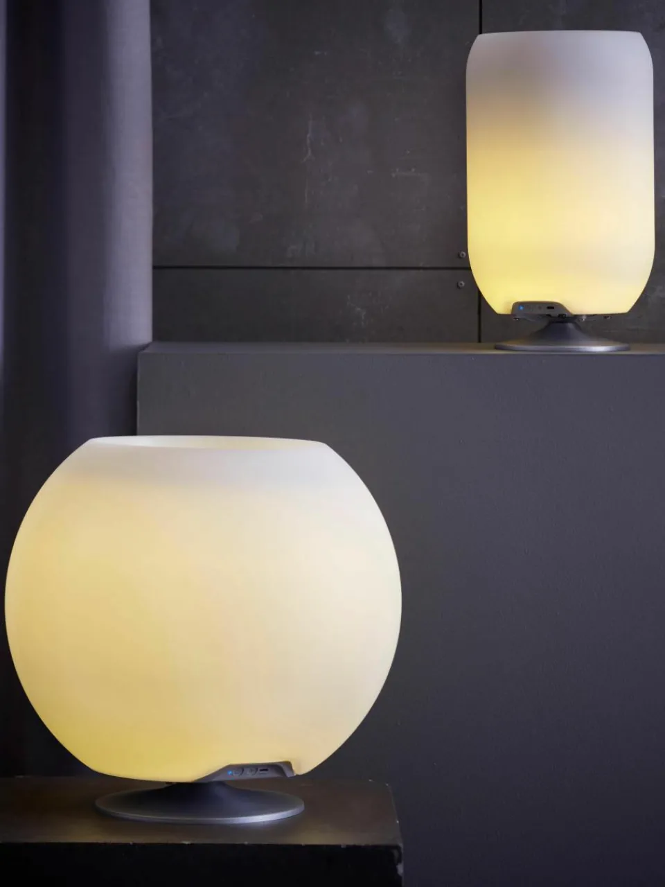 Dimbare LED tafellamp Sphere met Bluetooth-luidspreker en flessenkoeler^Westwing New