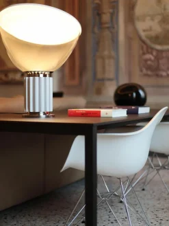 Dimbare LED tafellamp Taccia Small, mondgeblazen^Flos Online