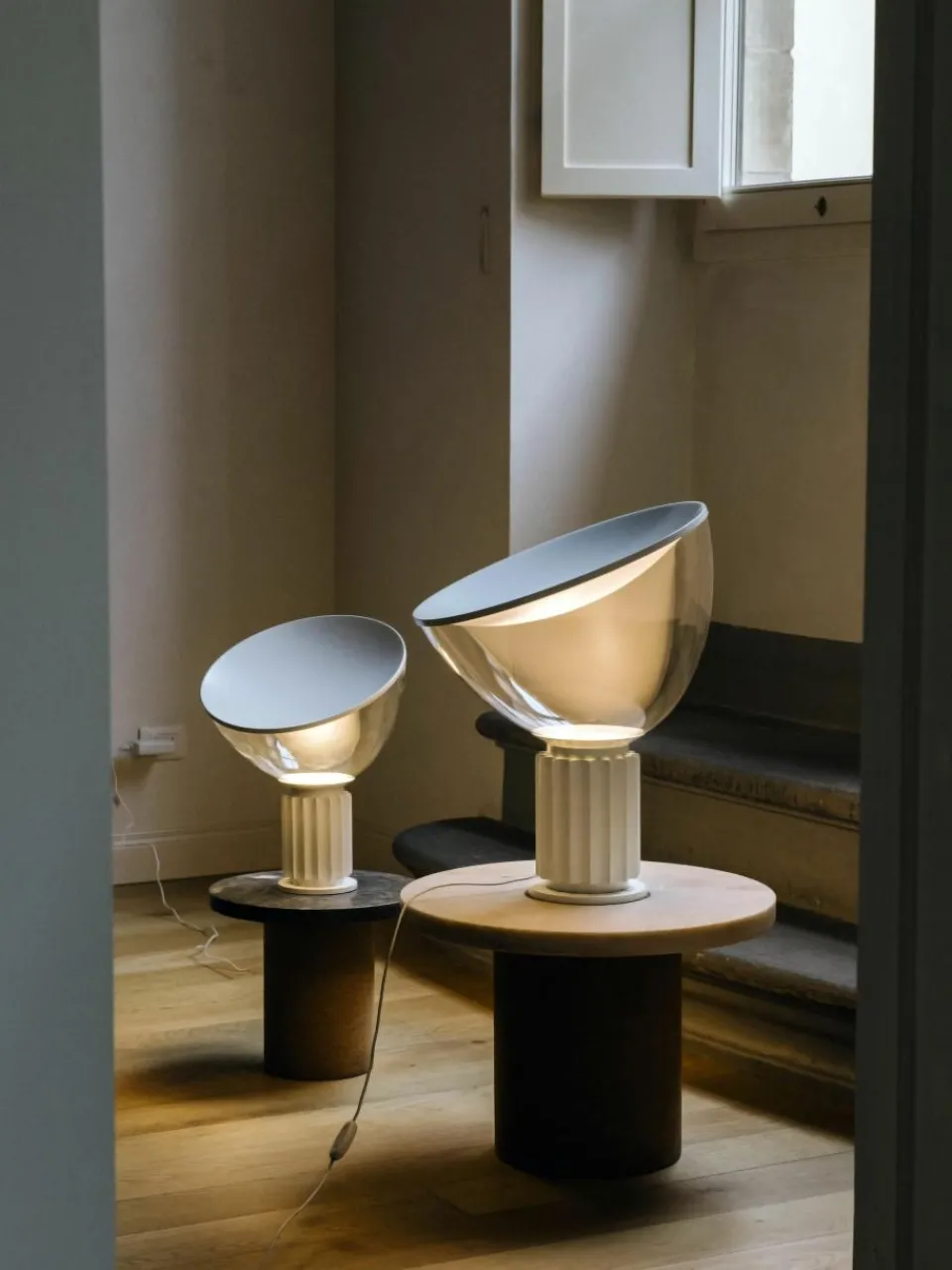 Dimbare LED tafellamp Taccia Small, mondgeblazen^Flos Online