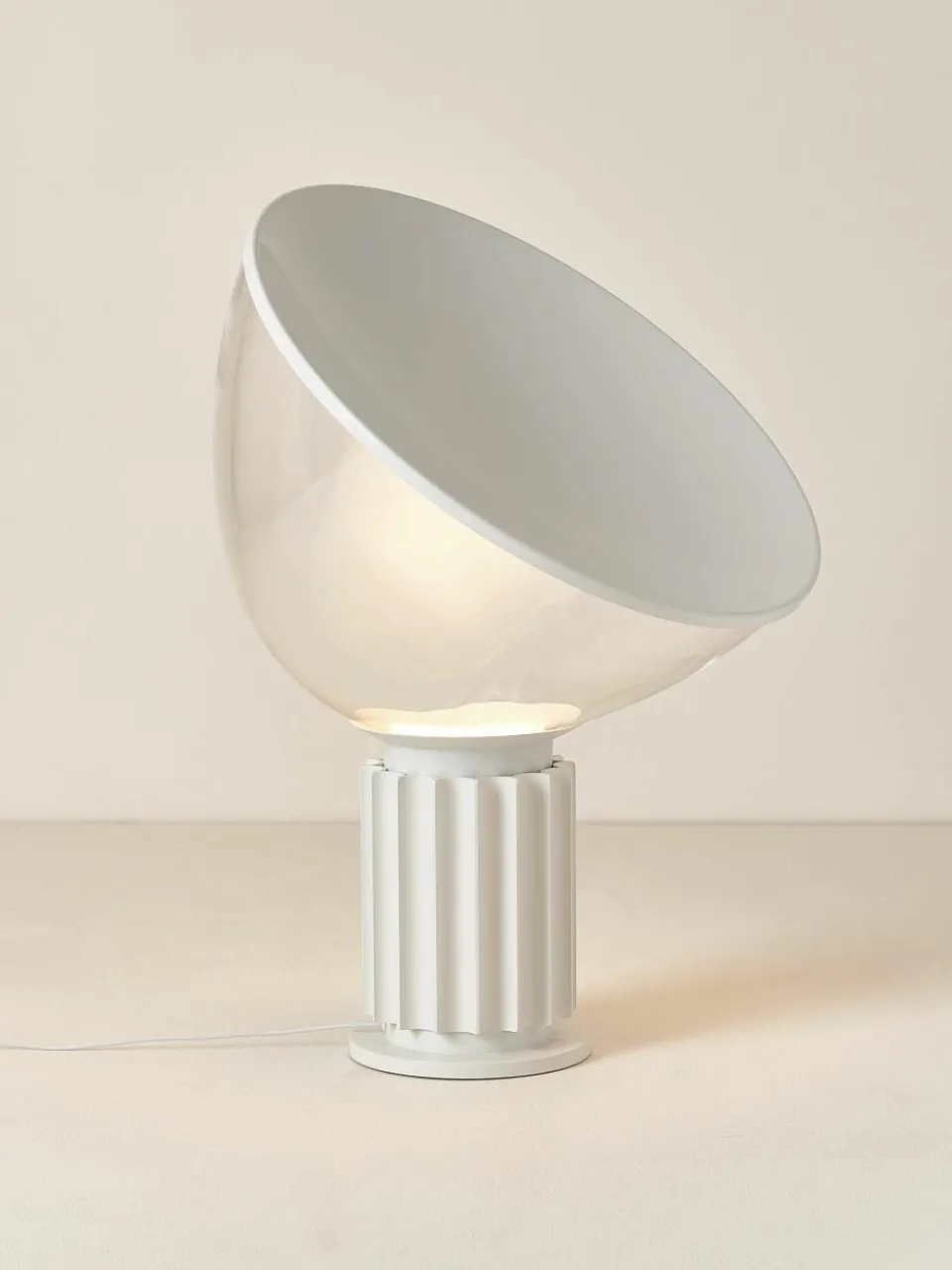 Dimbare LED tafellamp Taccia Small, mondgeblazen^Flos Online