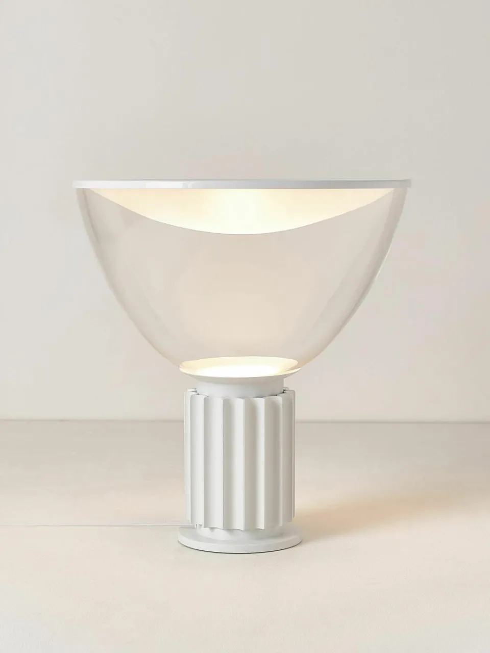 Dimbare LED tafellamp Taccia Small, mondgeblazen^Flos Online