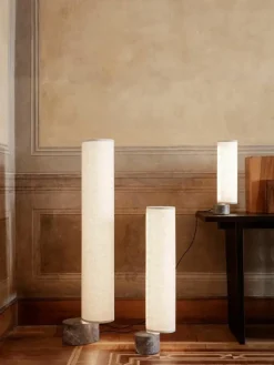 Dimbare LED vloerlamp Unbound met marmeren voet, in verschillende formaten^GUBI New