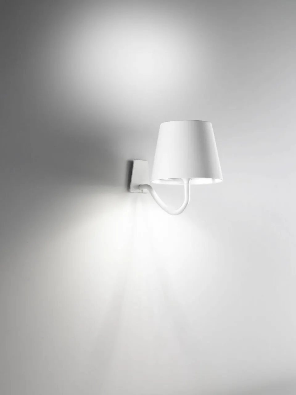 Dimbare LED wandlamp Poldina^zafferano Hot