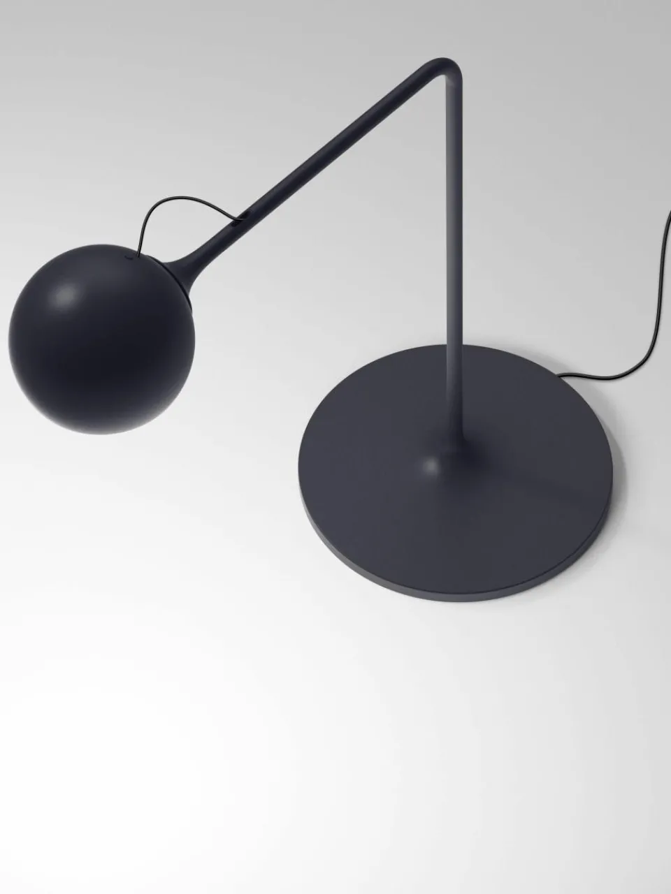 Dimbare verstelbare LED bureaulamp Ixa^Artemide Outlet