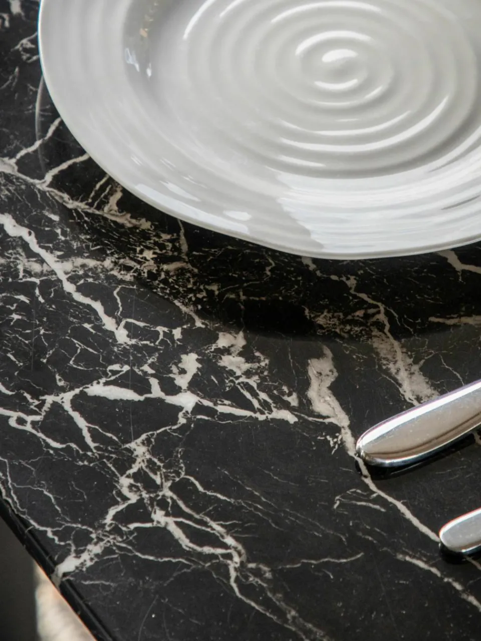 Eettafel Davidson met glazen tafelblad in marmerlook, 160 x 90 cm^Westwing Clearance