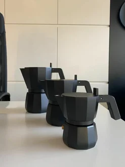 Espresso maker Moka, in verschillende formaten^ALESSI Hot