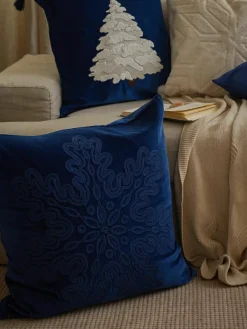 Fluwelen kussenhoes Amara met geborduurde kerstboom^Westwing Collection New