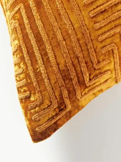 Fluwelen kussenhoes Stormi met chenille-borduurwerk^Westwing Collection Sale