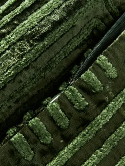 Fluwelen kussenhoes Stormi met chenille-borduurwerk^Westwing Collection Hot