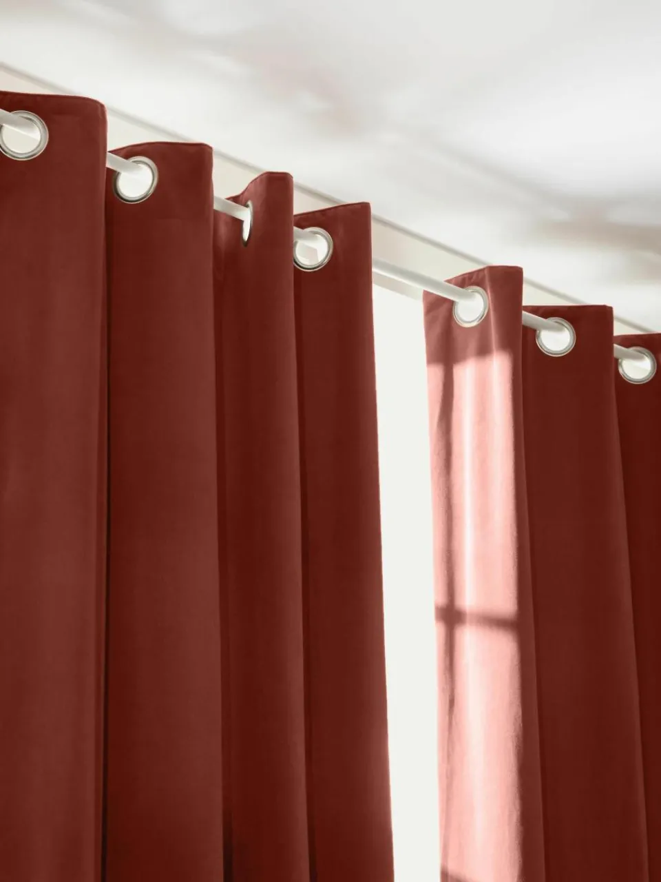 Fluwelen verduisteringsgordijn Rush met oogjes, 2 stuks^Westwing Collection Discount