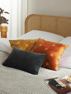 Geborduurde fluwelen kussenhoes Nora^Westwing Collection Clearance