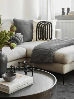 Geborduurde katoenen kussenhoes Vahid met hoog-laag structuur^Westwing Collection Sale