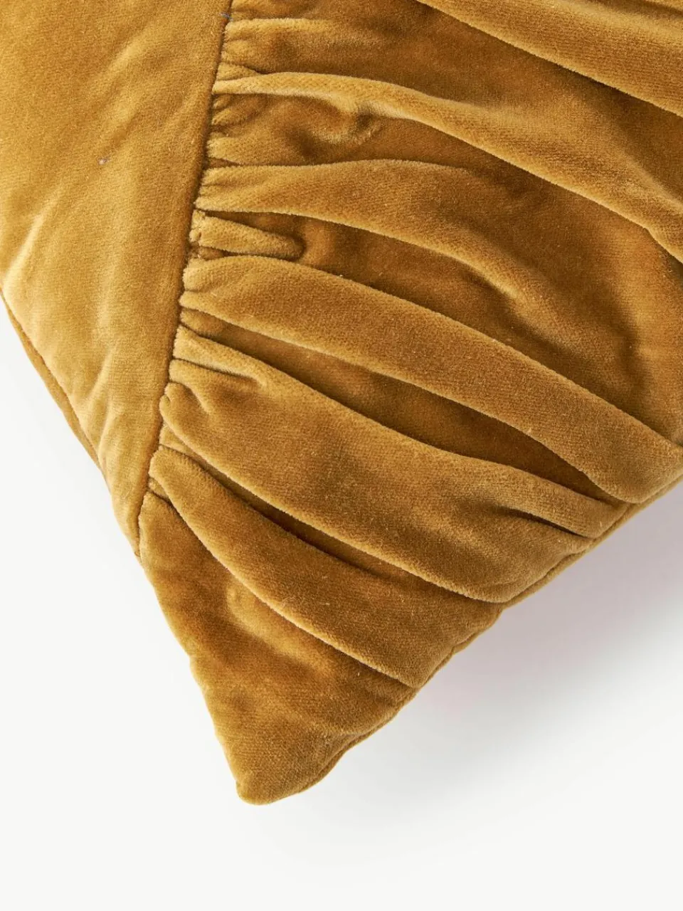 Geruffeld fluwelen kussen Vada^Westwing Collection Outlet