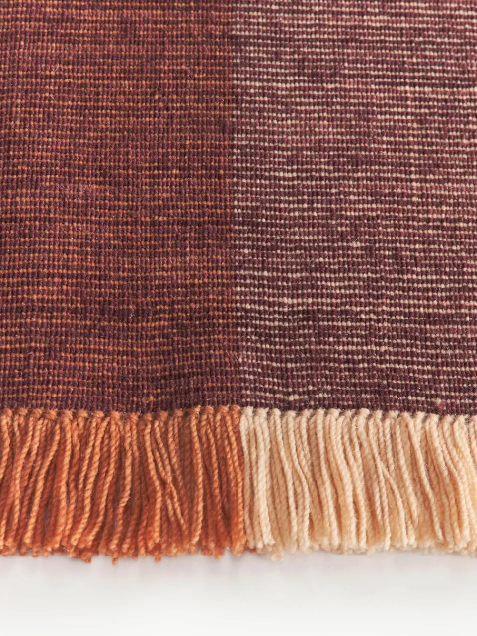 Geruit wollen vloerkleed Bliss met franjes^Westwing Collection New