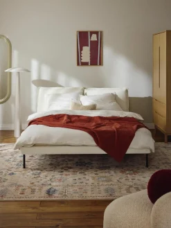 Gestoffeerd bed Amelia van teddy bouclé^Westwing Collection Clearance