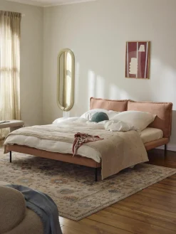 Gestoffeerd bed Amelia van teddy bouclé^Westwing Collection Sale