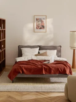 Gestoffeerd bed Amelia van teddy bouclé^Westwing Collection Online