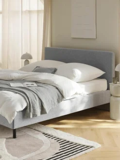 Gestoffeerd bed Giulia met houten poten^Westwing Collection Outlet