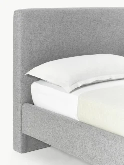 Gestoffeerd bed Giulia met houten poten^Westwing Collection Outlet