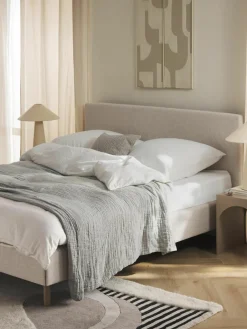 Gestoffeerd bed Giulia met houten poten^Westwing Collection Best