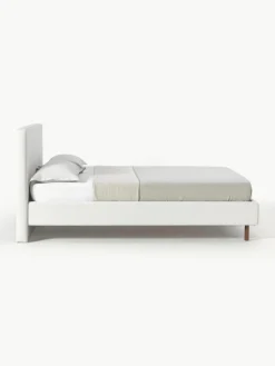 Gestoffeerd bed Giulia met houten poten^Westwing Collection Sale