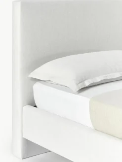 Gestoffeerd bed Giulia met houten poten^Westwing Collection Sale