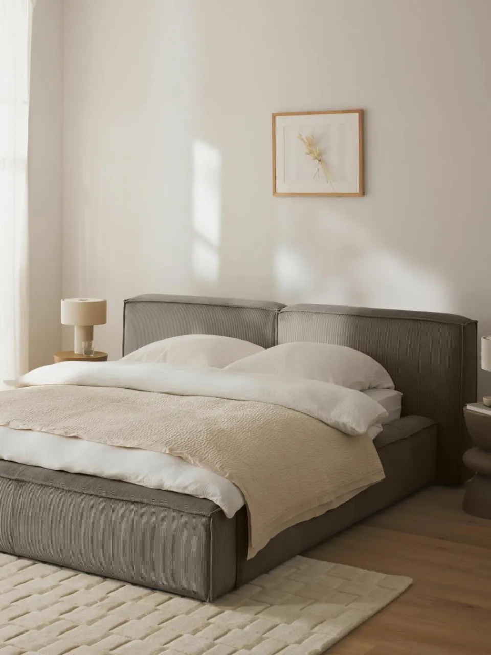 Gestoffeerd bed Lennon van corduroy met opbergruimte^Westwing Collection Fashion