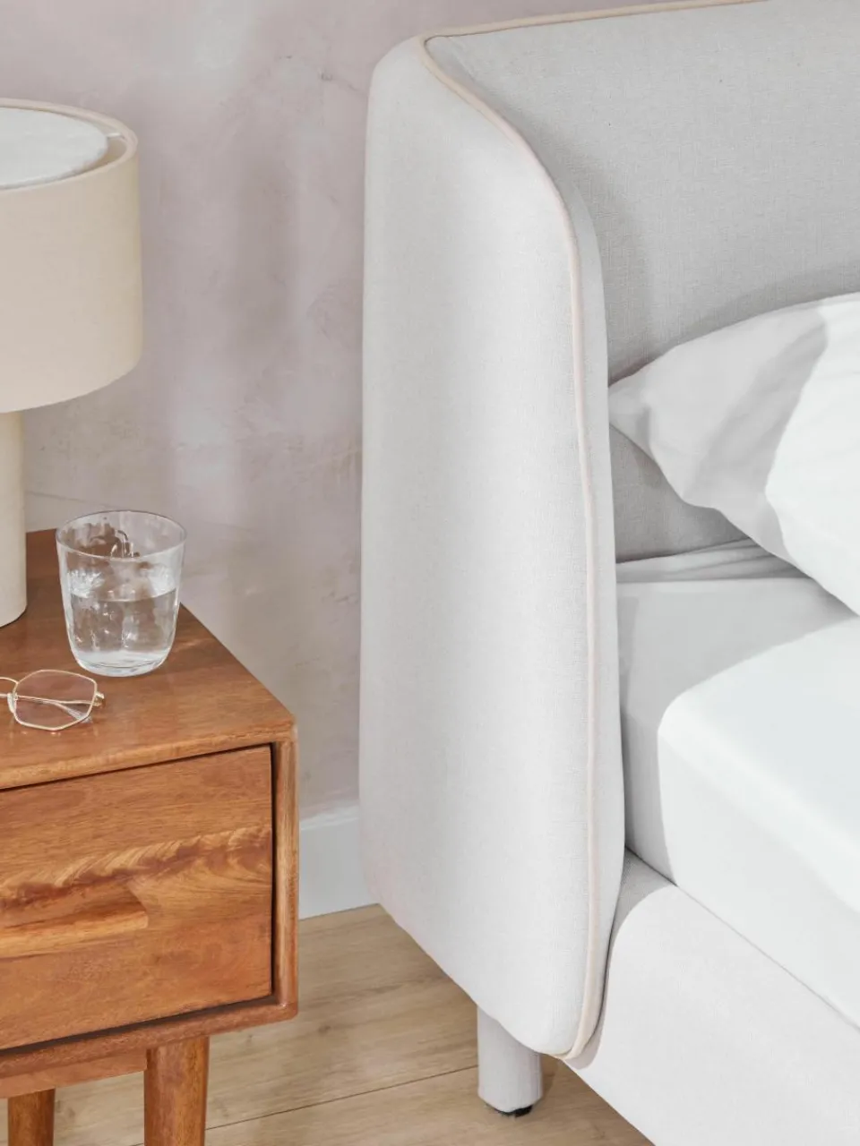 Gestoffeerd bed Luma met hoofdeinde^Westwing Collection Hot