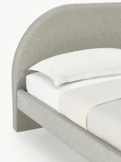 Gestoffeerd bed Rena met bolvormige poten van eikenhout^Westwing Collection New