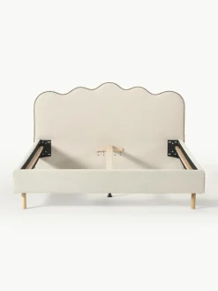 Gestoffeerd bed Romy met golvend hoofdeinde^Westwing Collection Online