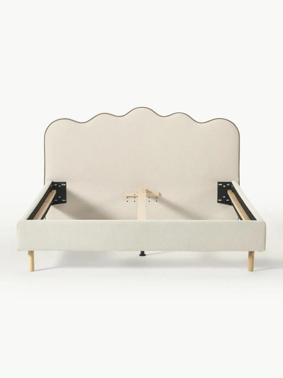 Gestoffeerd bed Romy met golvend hoofdeinde^Westwing Collection Online