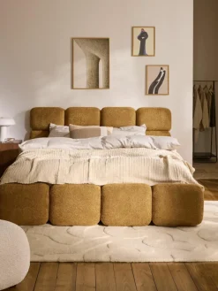 Gestoffeerd bed Tayla van teddy bouclé met opbergruimte^Westwing Collection Fashion