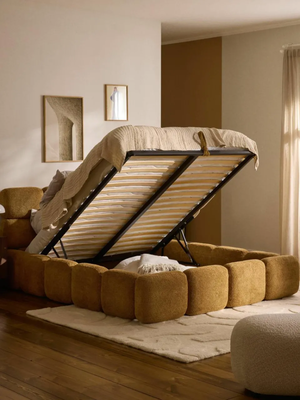 Gestoffeerd bed Tayla van teddy bouclé met opbergruimte^Westwing Collection Fashion