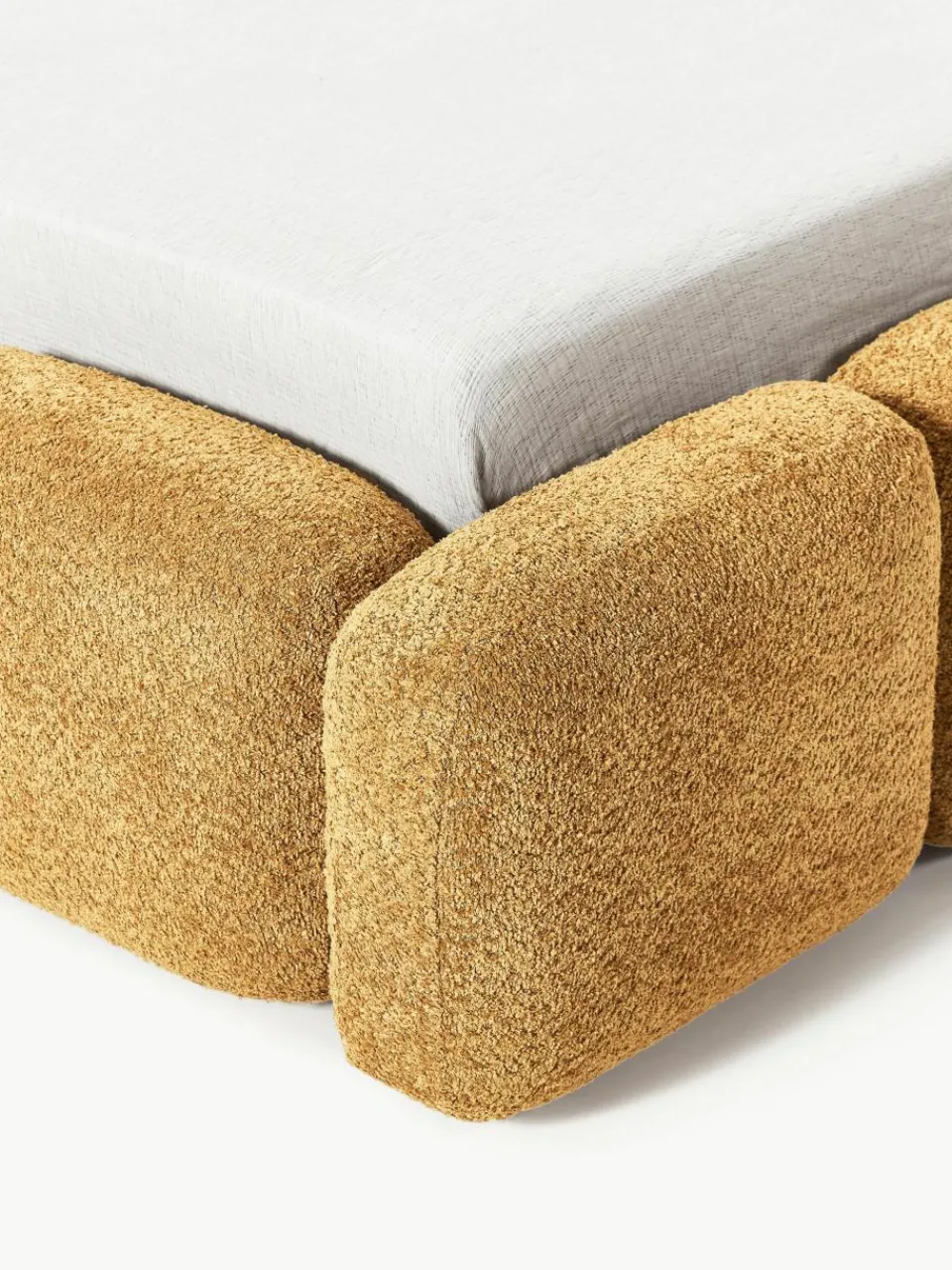 Gestoffeerd bed Tayla van teddy bouclé met opbergruimte^Westwing Collection Fashion