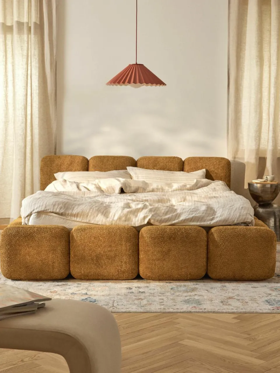 Gestoffeerd bed Tayla van teddy bouclé^Westwing Collection Hot