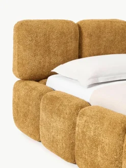 Gestoffeerd bed Tayla van teddy bouclé^Westwing Collection Hot