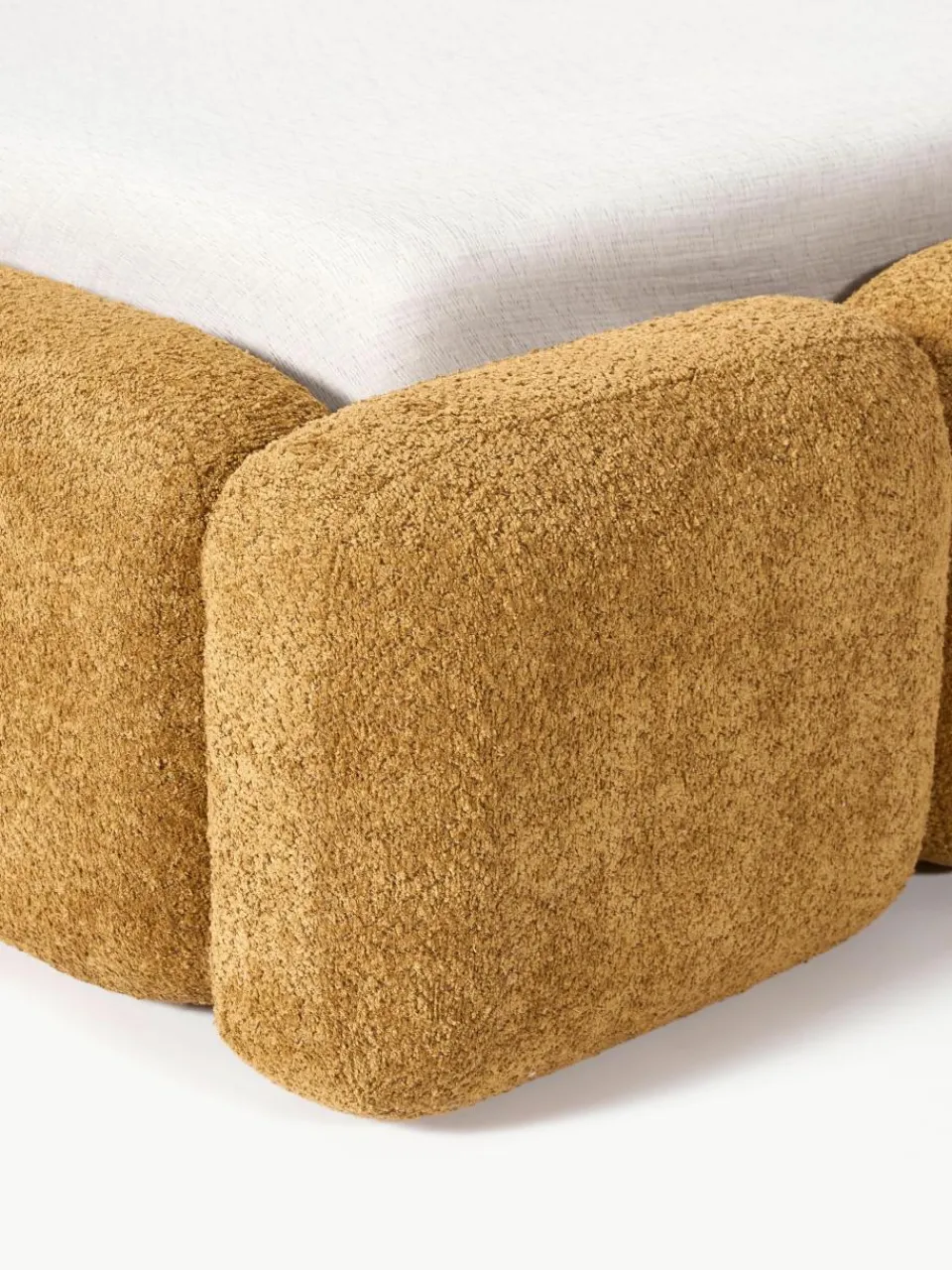 Gestoffeerd bed Tayla van teddy bouclé^Westwing Collection Hot