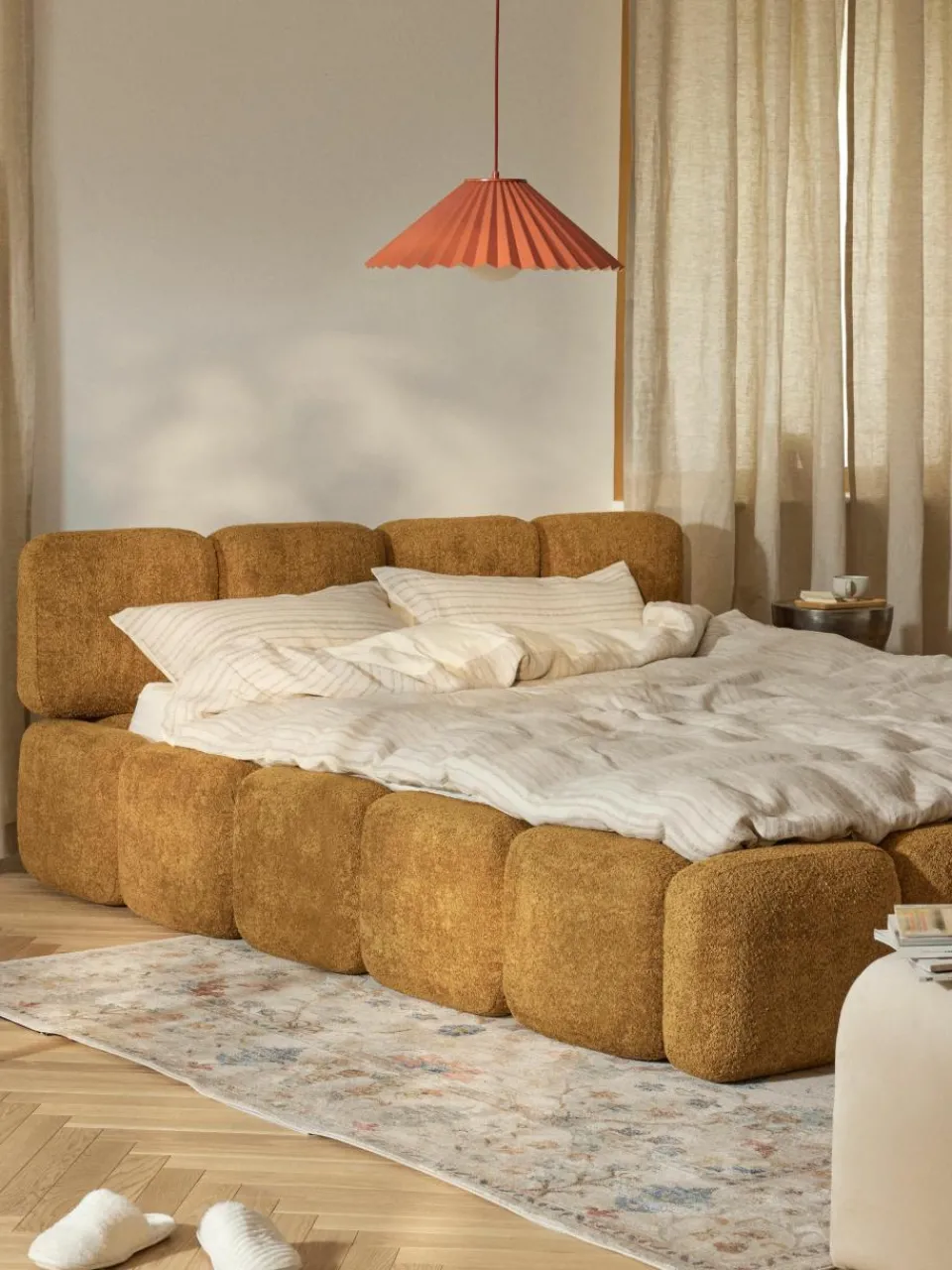 Gestoffeerd bed Tayla van teddy bouclé^Westwing Collection Hot