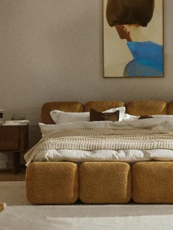 Gestoffeerd bed Tayla van teddy bouclé met opbergruimte^Westwing Collection New